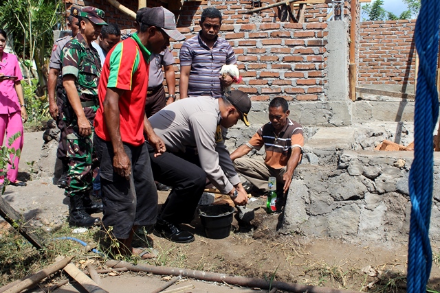 Peletakan Batu Pertama Pembangunan Rumah Dinas Polsek Wulanggitang oleh Kapolres Flotim