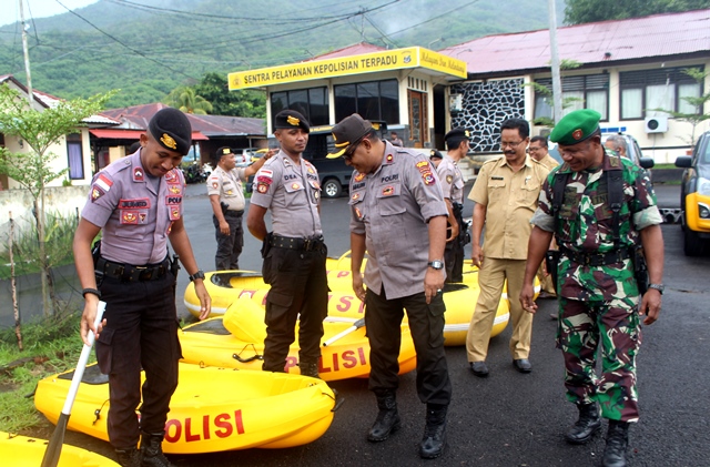 Waka Polres Flotim Pimpin Apel Sekaligus Pengecekan Sarana Prasarana Dalam Gelar Pasukan Siaga Bencana Tahun 2020